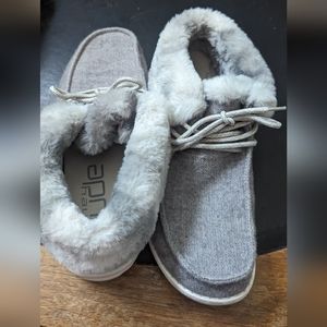 Woman's Hey Dude Fur lined ankle boots